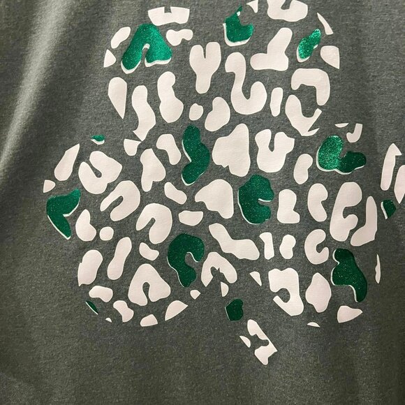 Size XL - Gildan - Light Gray/Green Animal Print Shamrock St Patty's Day T-Shirt - Picture 3 of 6
